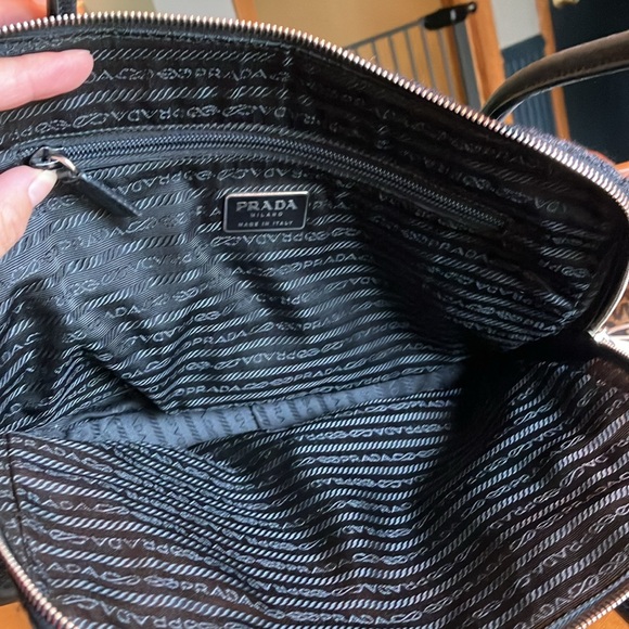 Vintage Prada Wool shoulder bag!🖤🩶 - Picture 9 of 14